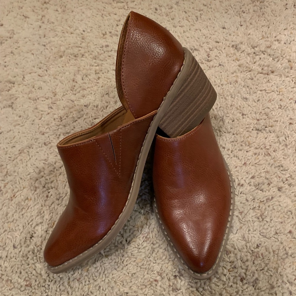 Universal thread pointed mules - Brand new!!